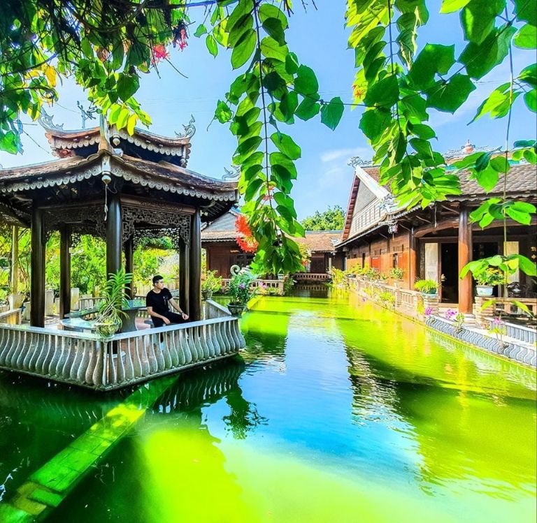 Resort Vạn Hương Mai với một căn nhà cổ Nam Bộ với cách thiết kế mang đậm văn hoá địa phương nơi đây. 
