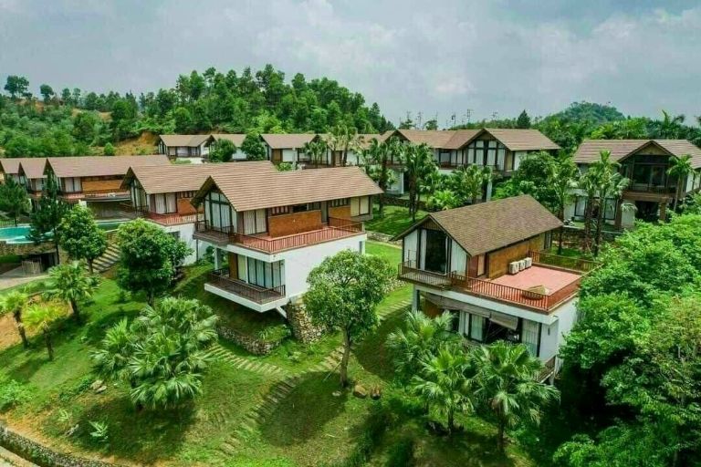 Thang Mây Village & Resort được ưa thích nhờ view ngắm cảnh đẹp và sự thuận tiện trong việc di chuyển. (nguồn: Booking.com).