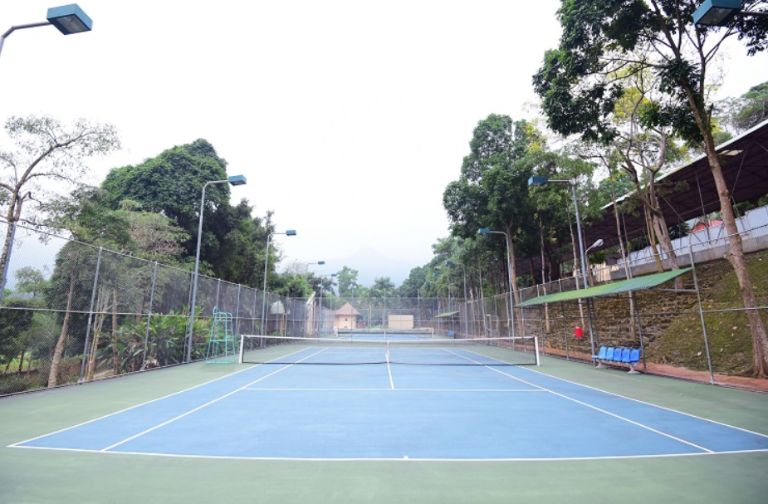 Paragon Resort cung cấp 4 sân tennis đạt tiêu chuẩn quốc tế, lắp đặt nhiều trang thiết bị hiện đại (nguồn: Google).