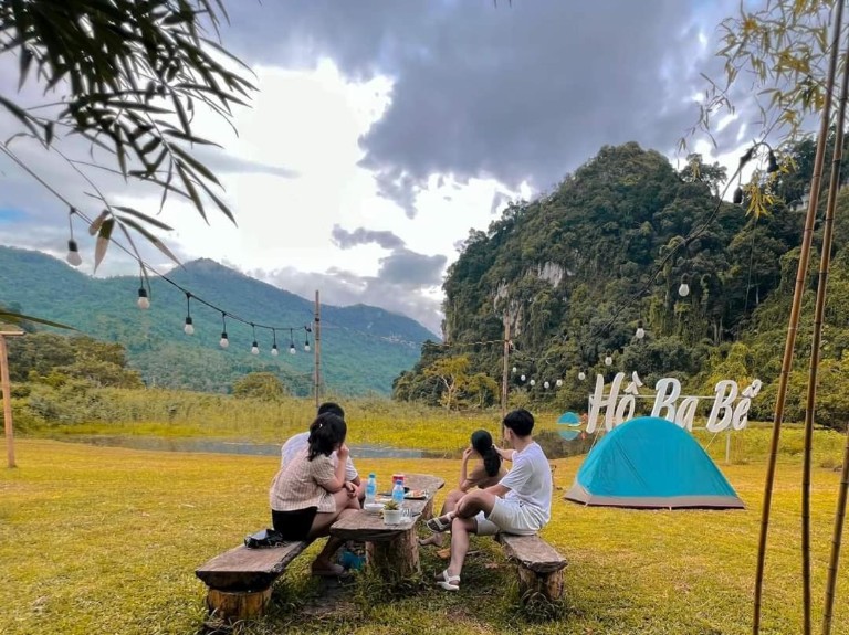 Dịch vụ camping là một hoạt động mà du khách rất ưa thích tại Ba Bể Dragon House, khu nghỉ dưỡng cũng cung cấp đầy đủ các tiện ích và thiết bị cho dịch vụ này. 