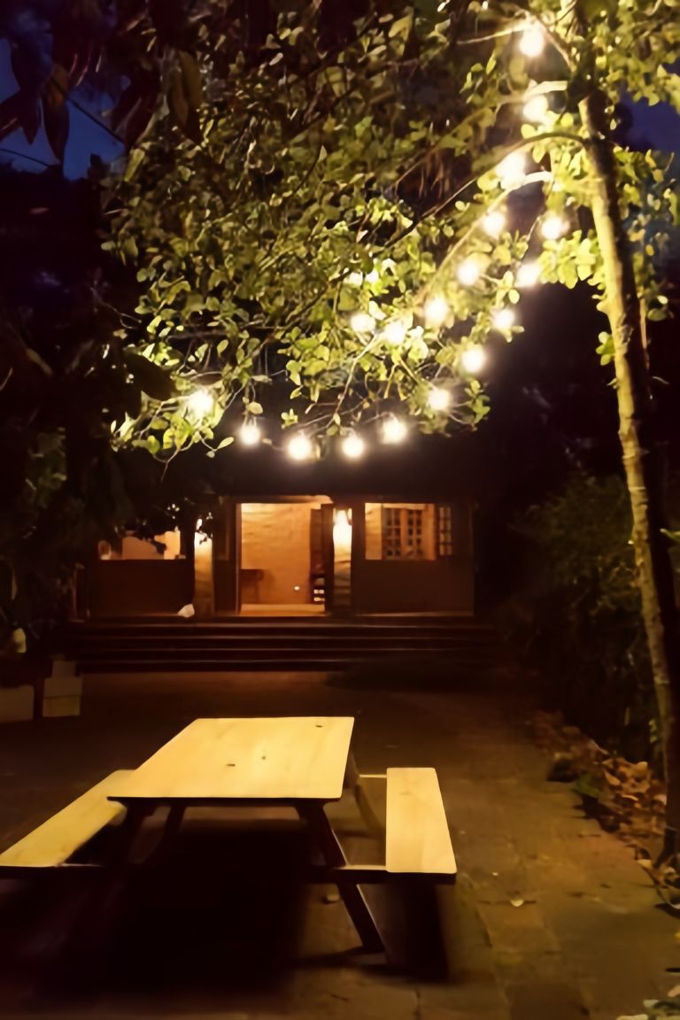 Jungle House dành riêng một không gian thơ mộng cho du khách nướng BBQ ngoài trời. 