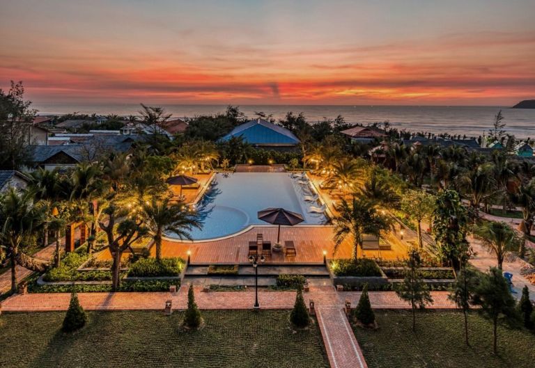 Resort Bình Thuận với nhiều phong cảnh đẹp cùng những bờ biển cát trắng xóa. 