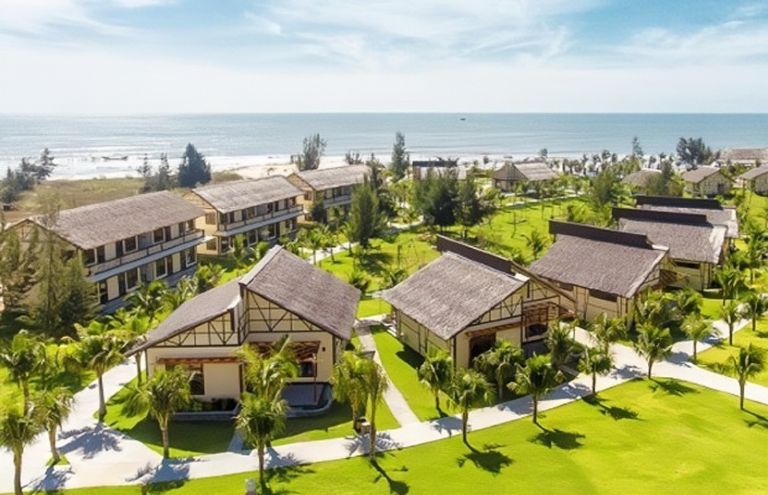 Aurora Resort sở hữu khung cảnh cổ điển hình của một làng chài mộc mạc. 