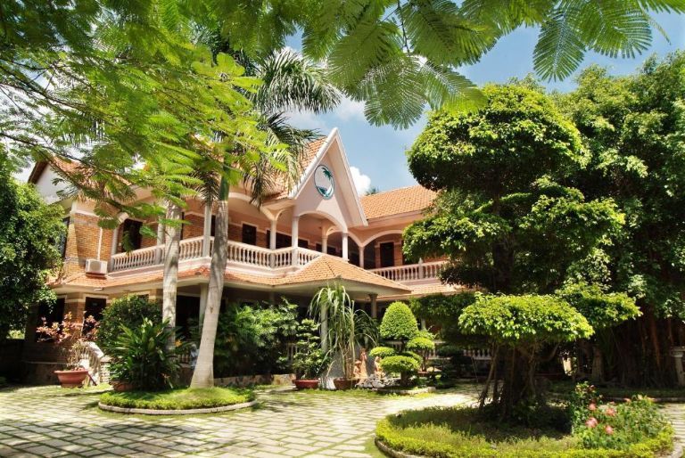 Nằm bên bờ biển tuyệt đẹp của miền Nam Việt Nam, Hòn Ngọc Phương Nam là một trong những resort Cần Giờ được yêu thích nhất.