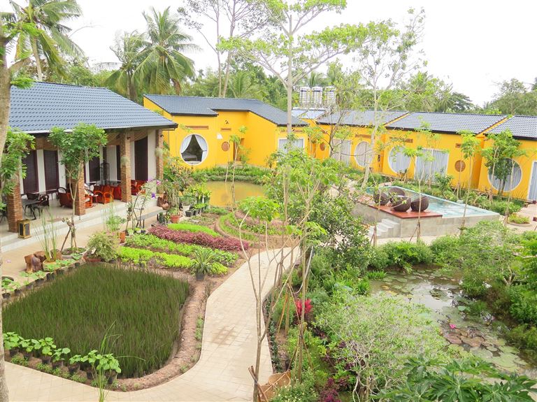 Binh Minh Ecolodge là một resort Cần Thơ xinh xắn, hội tụ đầy đủ các yếu tố của một khu nghỉ dưỡng xanh. 