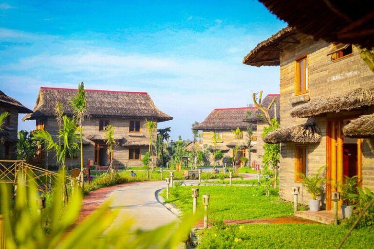 Resort Cần Thơ Ecolodge được coi như là một ngôi làng cổ tích cho bạn những trải nghiệm khám phá văn hóa bản địa thú vị. 
