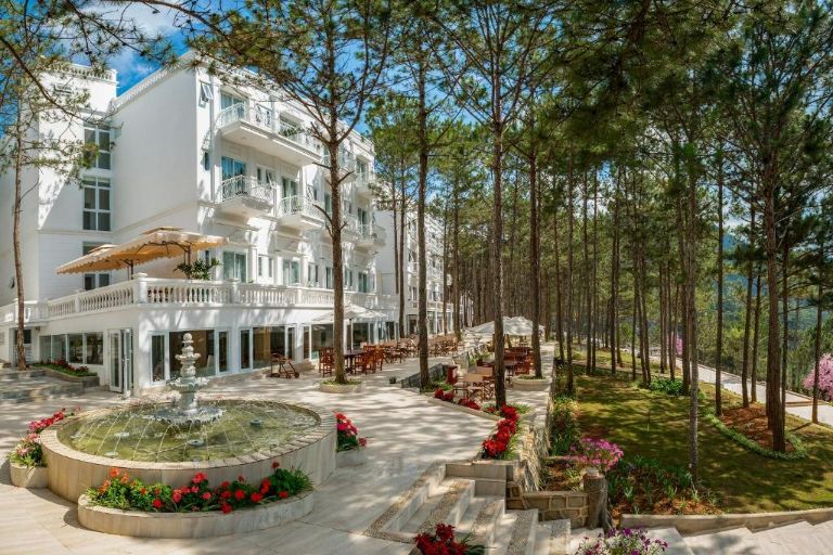 Cereja Hotel and Resort mang vẻ đẹp Á Đông giữa rừng cây rợp bóng mát. (nguồn: booking.com)