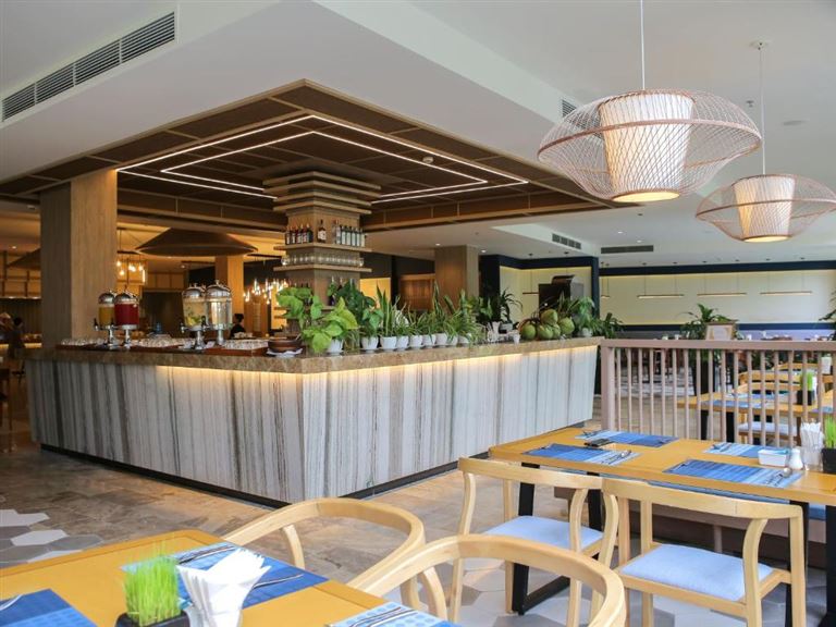 Dịch vụ ẩm thực tại Resort Melia Danang Beach Resort được khách hàng khen ngợi bởi cung cấp nhiều món ăn đặc sắc. 
