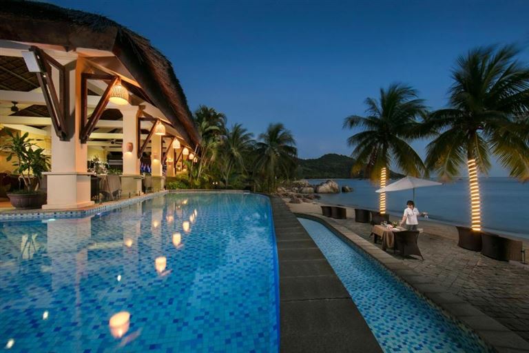 Sơn Trà Resort sở hữu hơn 200 căn biệt thự độc lập, được thiết kế theo phong cách truyền thống và kiến truc Pháp.