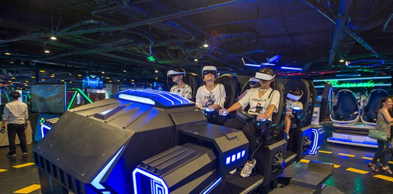 Du khách nhất định sẽ thích thú với trải nghiệm VR Game tại Venus Resort Đại Lải. 