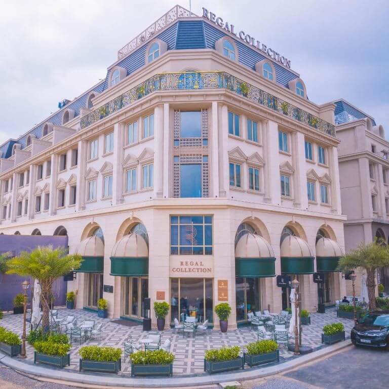 Regal Collection House là một trong những địa điểm lưu trú sang trọng bậc nhất Đồng Hới có view nhìn ra bãi biển Bảo Ninh rất đẹp.