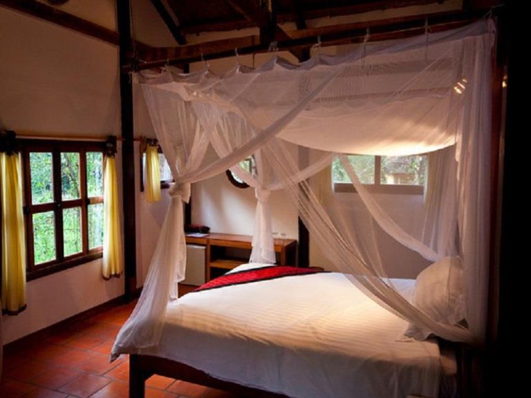 Các phòng nghỉ được thiết kế khá đơn giản theo mô hình nhà cổ truyền Việt Nam. 