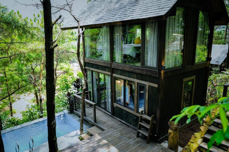 Các resort gần Hà Nội thường có thiết kế độc đáo và view thiên nhiên thoáng đãng (nguồn: Booking.com).