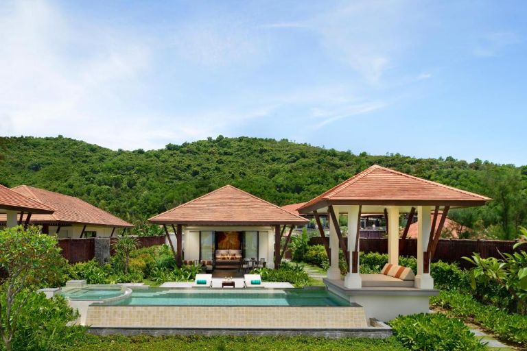  Với các biệt thự riêng biệt được xây dựng theo phong cách kiến trúc truyền thống Việt Nam, du khách sẽ được đắm chìm trong không gian riêng tư và lãng mạn.