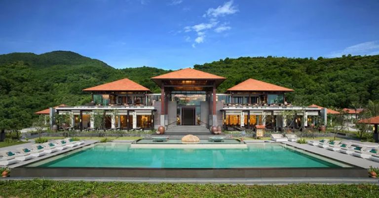 Resort Huế là sự hòa quyện giữa nét đẹp truyền thống cố đô Huế pha chút hiện đại ngày nay