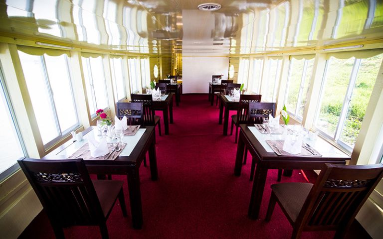 On Boat Dining - một khám phá mới về ẩm thực tại Huế Riverside Boutique Resort & Spa