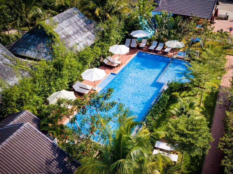 La Casa Resort là khu nghỉ dưỡng 3 sao sở hữu vị trí đắc địa khi nằm gần các địa danh nổi tiếng của tỉnh An Giang. 