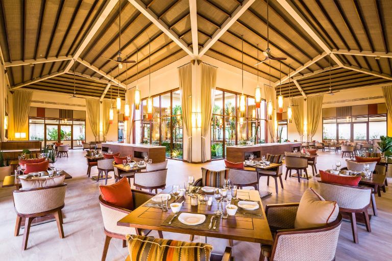 Fusion Resort sở hữu nhà hàng sang chảnh với lối thiết kế Tây Âu, phục vụ đa dạng các món ăn từ Á đến Âu.