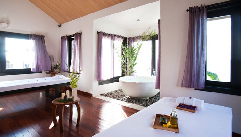 Với không gian thiết kế tinh tế và thoải mái, spa tại Vedana Lagoon Resort & Spa mang đến cho bạn một trải nghiệm tận hưởng đích thực. 