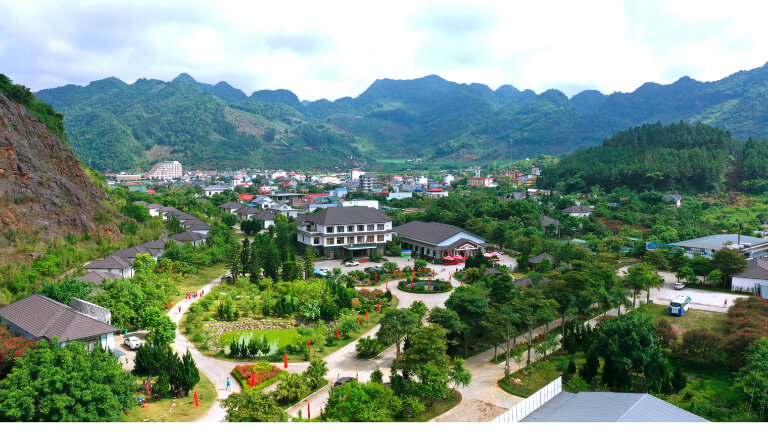 Các resort Mộc Châu nổi tiếng không chỉ bởi khung cảnh thiên nhiên tuyệt đẹp mà còn sở hữu khối kiến trúc đồ sộ cùng với chất lượng dịch vụ đẳng cấp quốc tế.