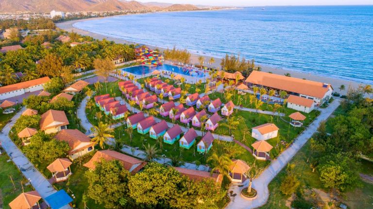 TTC Resort Ninh Thuận sở hữu vị trí đắc địa ngay sát bãi biển, mang đến tầm nhìn tuyệt đẹp cho khách lưu trú. (Nguồn: Booking.com)
