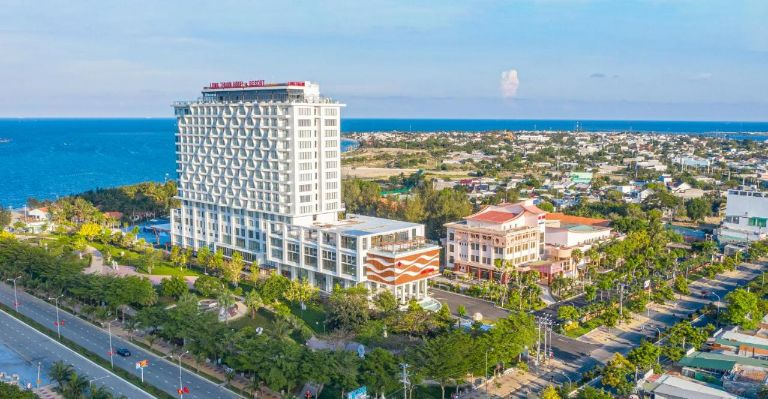 Tọa lạc tại vị trí đắc địa, Long Thuan Hotel & Resort chỉ cách trung tâm thành phố 10 phút di chuyển và cách bãi biển 600m. (Nguồn: Booking.com)