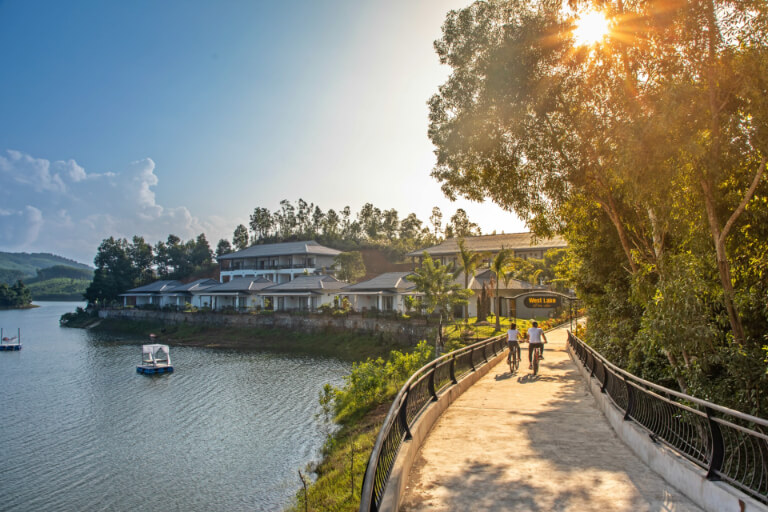 Resort Quảng Bình gây ấn tượng với du khách bởi cảnh quan và kiến trúc đẹp cùng với chất lượng dịch vụ tuyệt vời. 