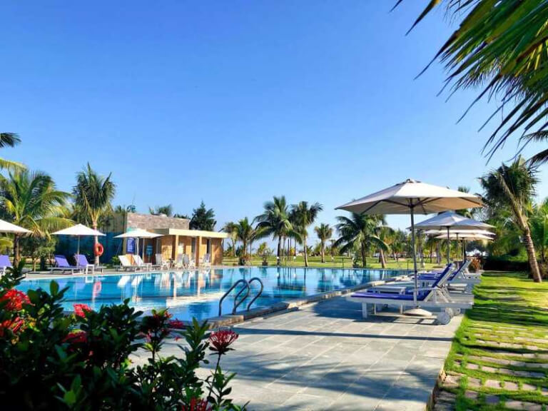 Hệ thống bể bơi siêu rộng tại Bảo Ninh resort