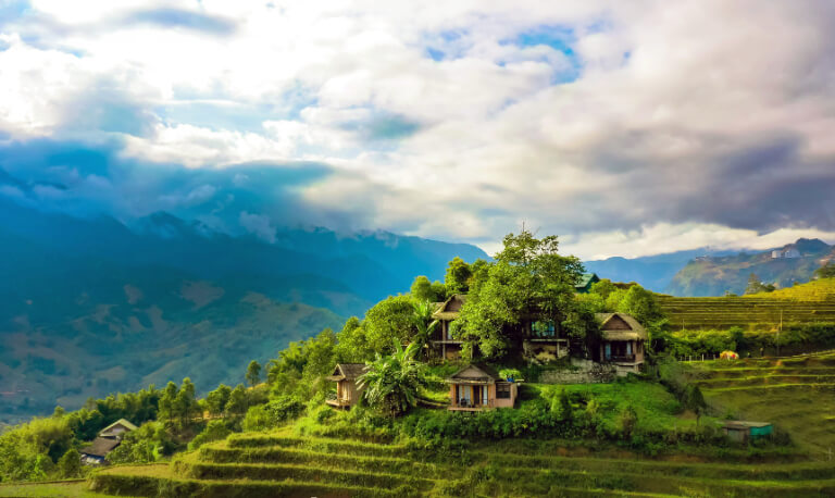 Chapa Ecolodge nằm trên ngọn đồi cao của xã Lao Chải bản Tả Van