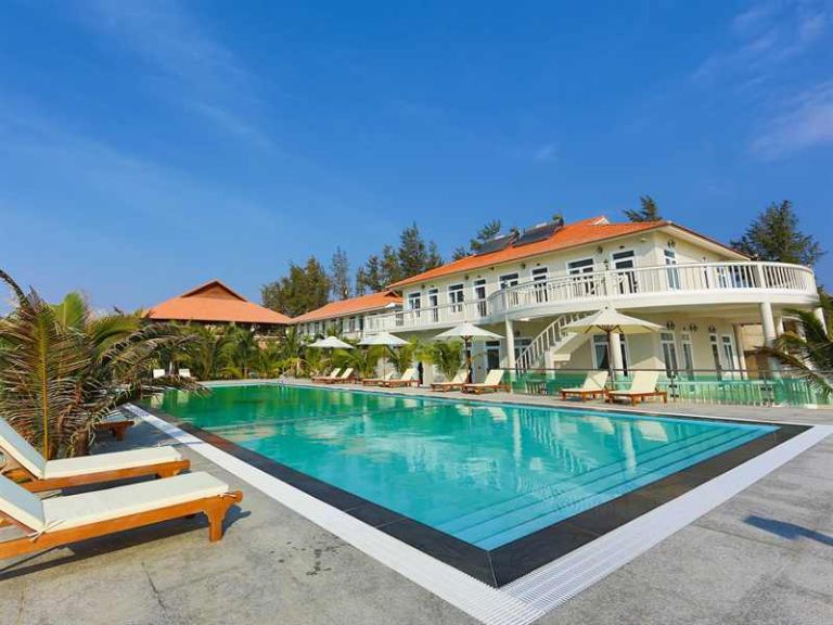 Kiến trúc của Sài Gòn Emerald Resort chọn lọc những đường nét mềm mại và sáng tạo mang hơi hưởng Âu Pháp đầy độc đáo. 