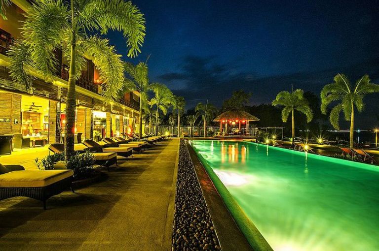 The Island Lodge Resort nằm trên Cồn Thới Sơn, là khu nghỉ 5 sao hàng đầu tại Mỹ Tho, được bao quanh bởi dòng sông và khu vườn. 