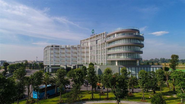 DIC Star Hotels & Resorts Vĩnh Phúc trải dài trên một khu vực rộng lớn, bên cạnh Đầm Vạc cực trong lành và yên bình. 