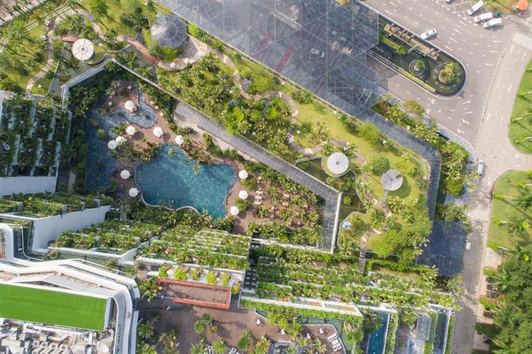 Du khách sẽ được tận hưởng không gian sống xanh với diện tích vườn treo và vườn nhiệt đới hàng chục nghìn mét vuộng resort Vĩnh Phúc . 