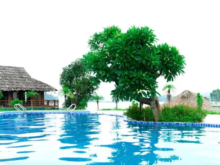 Bể bơi vô cực mang đến cảm giác thư giãn và tận hưởng không gian riêng tư cho du khách 