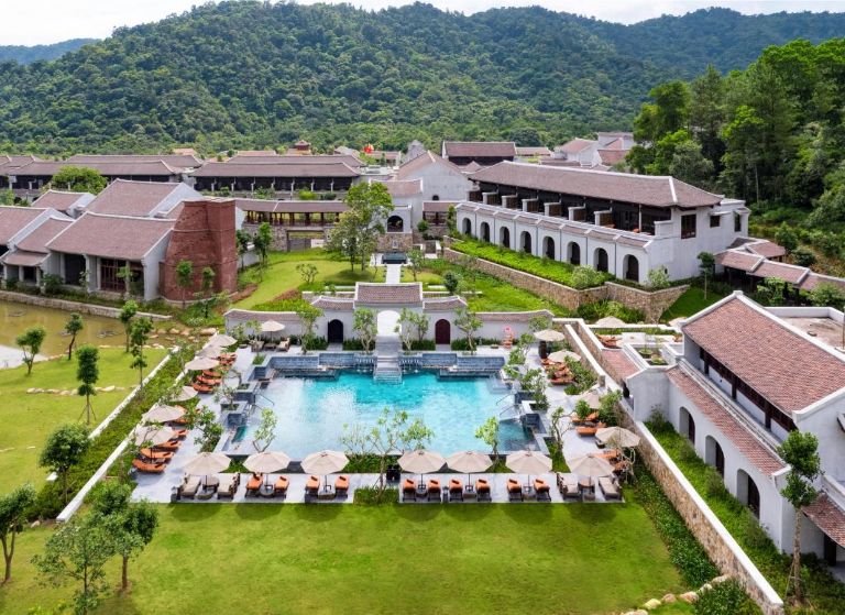 Resort Yên Tử Legacy là một khu nghỉ dưỡng tuyệt đẹp tọa lạc ở khu vực núi Yên Tử, nằm cách thành phố Hạ Long không xa.