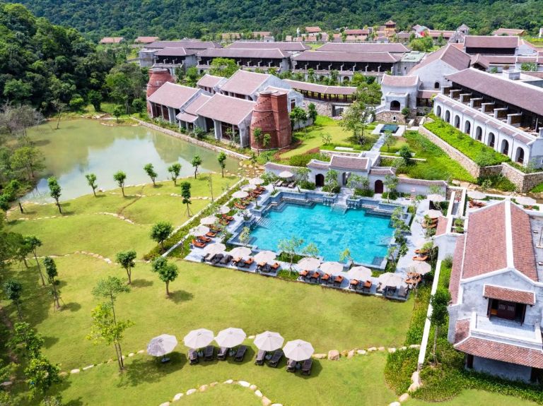 Resort Yên Tử Legacy được thiết kế theo lối kiến trúc truyền thống lấy cảm hứng từ triều đại nhà Trần cổ xưa.