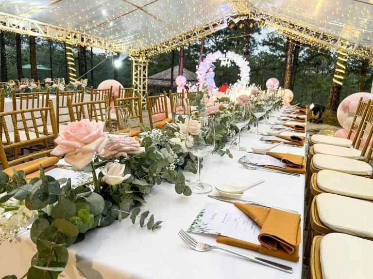 Resort còn cung cấp dịch vụ tổ chức tiệc cưới chuyên nghiệp với nhiều phong cách khác nhau. (nguồn: facebook.com)