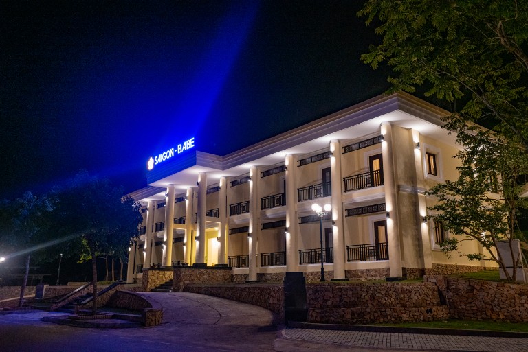 Khu nghỉ dưỡng Sài Gòn - Ba Bể Resort tọa lạc ngay trong trung tâm của Vườn Quốc Gia Ba Bể và được đánh giá là resort đẳng cấp nhất tại Bắc Kạn.