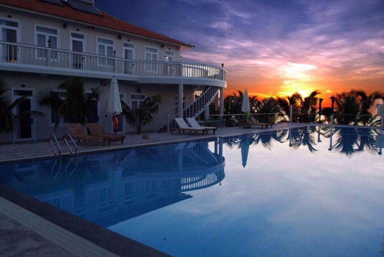 Dù là ban ngày hay ban đêm, Sài Gòn Emerald Resort đều đem tới view sống ảo đắt giá. 