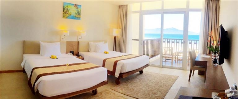Premium Deluxe là hạng phòng cao cấp chia thành các phòng hướng biển và hướng vườn theo nhu cầu của du khách.