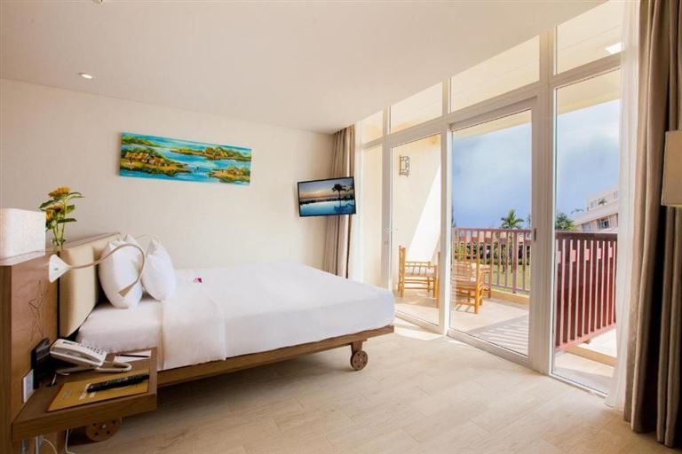 Premium Suite Ocean View là loại phòng sở hữu vị trí đắc địa bên bờ biển, đem đến tầm nhìn hướng ra đại dương cực chill. 