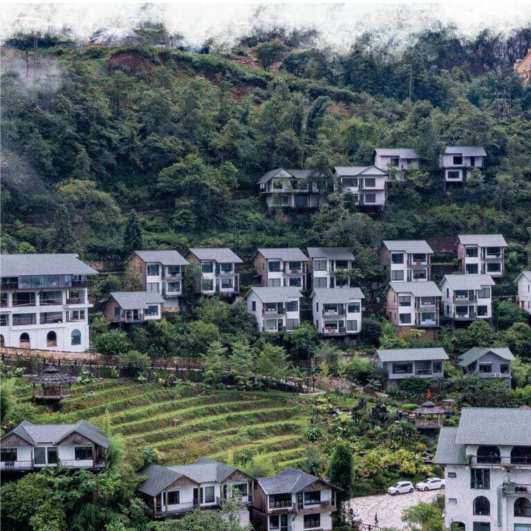 Sapa Cát Cát Hills Resort & Spa bao gồm các căn nhà cách nhau, mang lối thiết kế sang trọng, cổ kính của nước Pháp. (Nguồn: facebook.com)