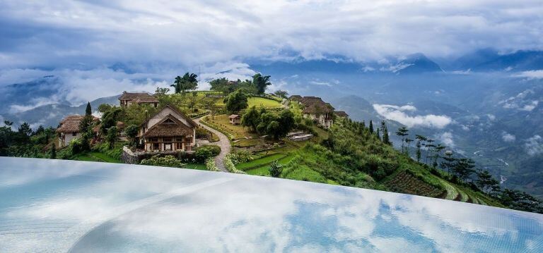 Sapa Topas Ecolodge Resort có lối thiết kế độc đáo và sở hữu tầm nhìn hướng ra núi rừng và biển mây tuyệt đẹp. (Nguồn: agoda.com)