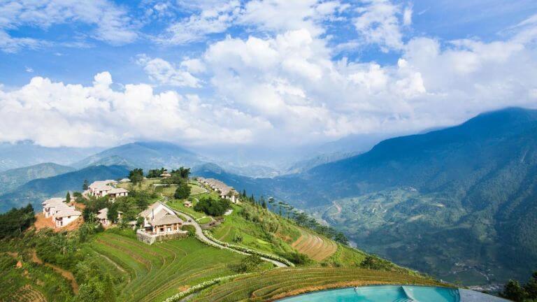 Sapa Topas Ecolodge Resort nằm giữa thiên nhiên núi đồi xanh tươi hùng vĩ. (Nguồn: agoda.com)