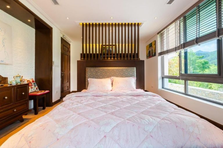 Thiết kế phòng nghỉ bên trong sử dụng chủ yếu các nội thất bằng gỗ nhằm tăng thêm sự sang trọng, tiện nghi. 