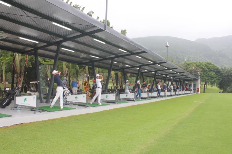 Sân golf là dịch vụ "must try" khi bạn đến nghỉ dưỡng tại Tam Đảo Golf And Resort. 