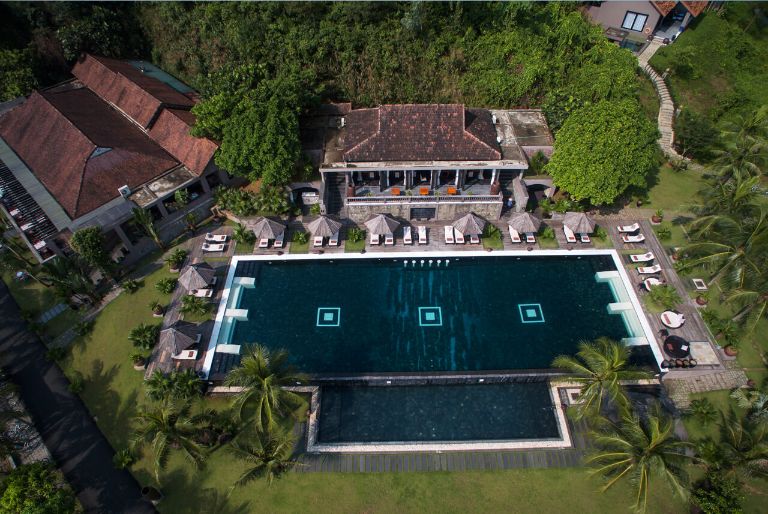 Vedana Lagoon Resort & Spa sở hữu bể bơi vô cực rộng view đỉnh, phù hợp cho cả trẻ em (nguồn: booking.com)
