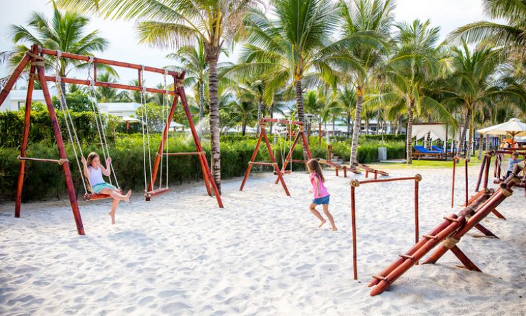 Victoria Hoi An Beach Resort & Spa là khu nghỉ dưỡng dành cho cả trẻ em với nhiều chính sách ưu đãi (nguồn: booking.com)