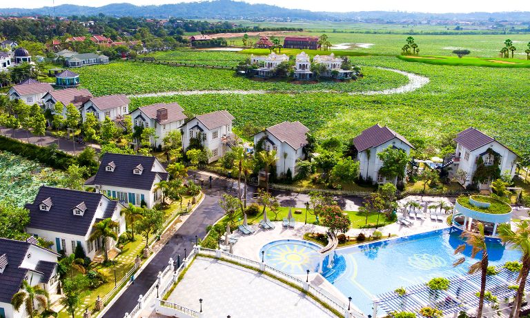 Vườn Vua Resort Phú Thọ sở hữu những khu biệt thự liền kề mang thiết kế đồng điệu đẹp mắt (nguồn: facebook.com) 