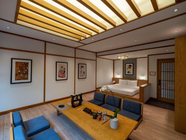 Phòng Omoteashi tại Yoko Onsen Quang Hanh là một trong những phòng độc đáo và sang trọng nhất trong khu nghỉ dưỡng. 